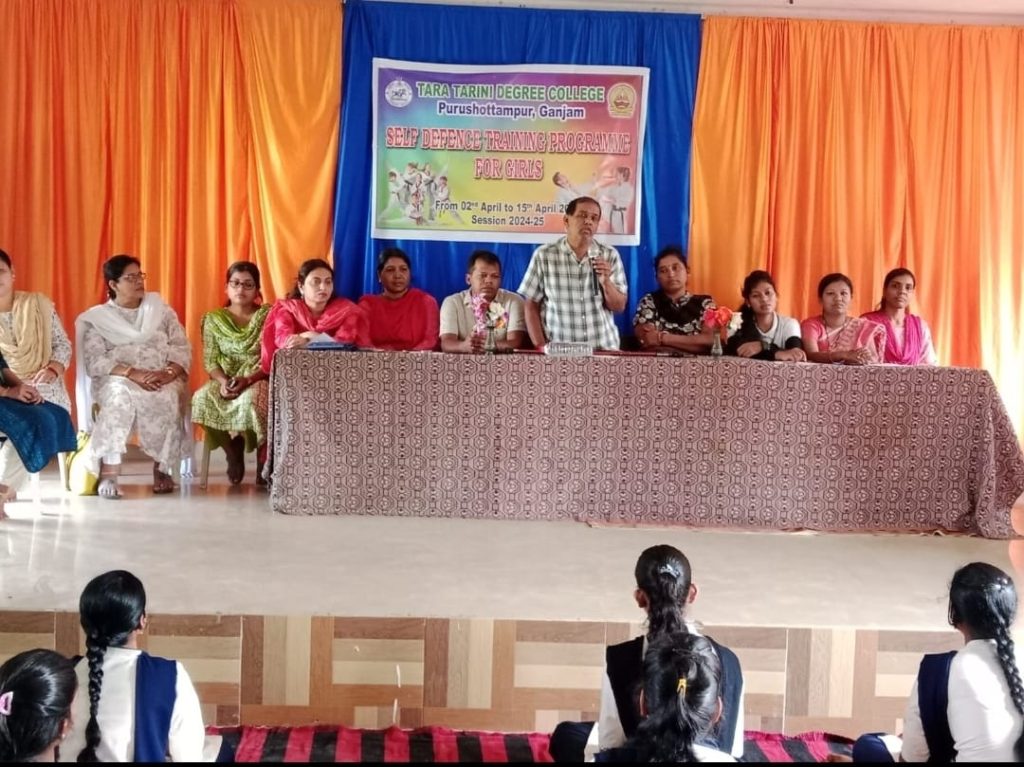 ତାରାତାରିଣୀ ମହାବିଦ୍ୟାଳୟ ଯୁକ୍ତ ୩ ଛାତ୍ରୀଙ୍କ ଆତ୍ମ ସୁରକ୍ଷା ପ୍ରଶିକ୍ଷଣ ଶିବିର ଉଦଯାପିତ। 1 ତାରାତାରିଣୀ ମହାବିଦ୍ୟାଳୟ ଯୁକ୍ତ ୩ ଛାତ୍ରୀଙ୍କ ଆତ୍ମ ସୁରକ୍ଷା ପ୍ରଶିକ୍ଷଣ ଶିବିର ଉଦଯାପିତ।