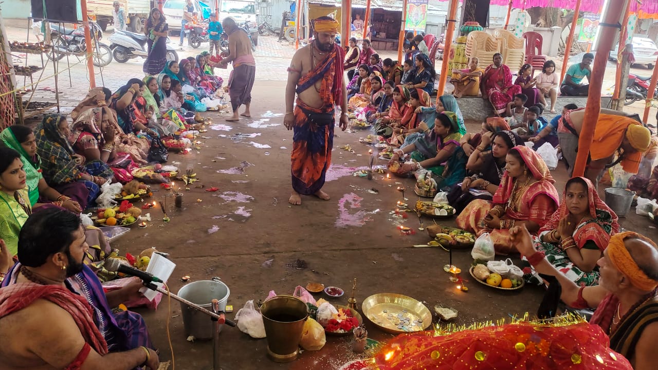ମା’ ପାଟ୍ଟଖଣ୍ଡା ଠାକୁରାଣୀ ଯାତ୍ରା: ବିଶ୍ରାମ ଦିବସରେ ମା ' ଙ୍କ ନିକଟରେ ମହିଳା ମାନେ ପାଳିଲେ ସାବିତ୍ରୀ ବ୍ରତ 1 ମା’ ପାଟ୍ଟଖଣ୍ଡା ଠାକୁରାଣୀ ଯାତ୍ରା: ବିଶ୍ରାମ ଦିବସରେ ମା ' ଙ୍କ ନିକଟରେ ମହିଳା ମାନେ ପାଳିଲେ ସାବିତ୍ରୀ ବ୍ରତ