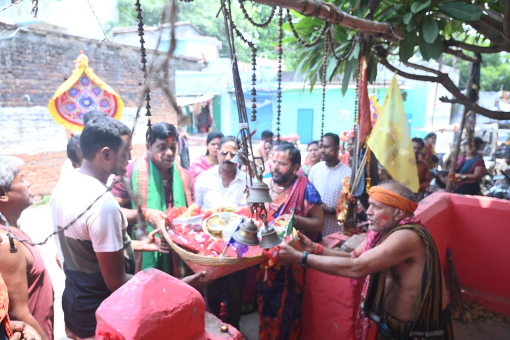 ମା ’ ପାଟ୍ଟଖଣ୍ଡା ଠାକୁରାଣୀ ଯାତ୍ରା ଉଦଯାପିତ: ଶହ ଶହ ଶ୍ରଦ୍ଧାଳୁ ଙ୍କ ଗହଣ ରେ ପଞ୍ଚ ଠାକୁରାଣୀ ନିଜସ୍ୱ ମନ୍ଦିରକୁ ଫେରିଲେ