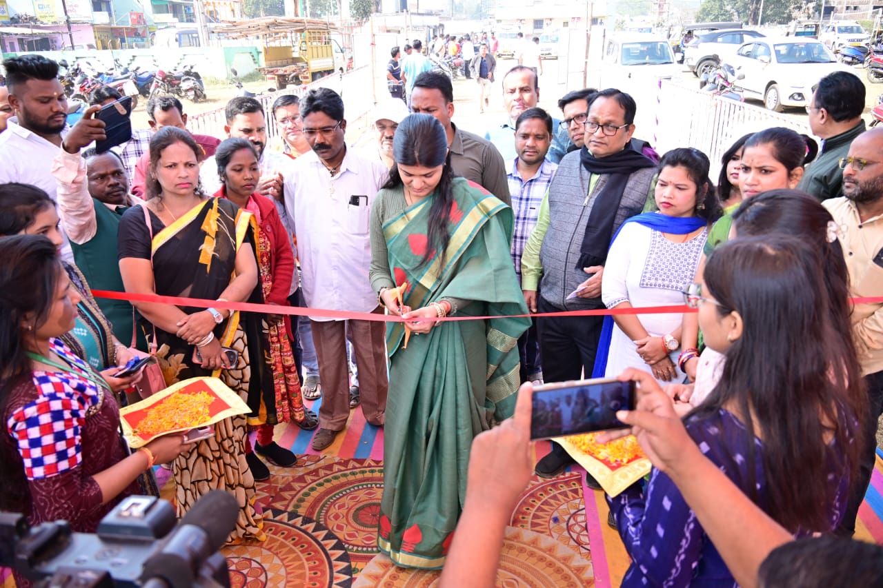 ବାଲିଗୁଡ଼ାରେ ଉପଖଣ୍ଡ ସ୍ତରୀୟ କୃଷି ଯନ୍ତ୍ରପାତି ମେଳା ଉଦଘାଟିତ 1 ବାଲିଗୁଡ଼ାରେ ଉପଖଣ୍ଡ ସ୍ତରୀୟ କୃଷି ଯନ୍ତ୍ରପାତି ମେଳା ଉଦଘାଟିତ
