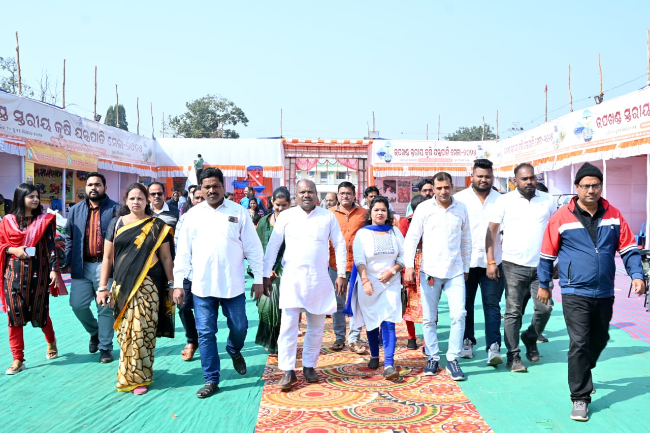 ବାଲିଗୁଡ଼ାରେ ଉପଖଣ୍ଡ ସ୍ତରୀୟ କୃଷି ଯନ୍ତ୍ରପାତି ମେଳା ଉଦଘାଟିତ 4 ବାଲିଗୁଡ଼ାରେ ଉପଖଣ୍ଡ ସ୍ତରୀୟ କୃଷି ଯନ୍ତ୍ରପାତି ମେଳା ଉଦଘାଟିତ