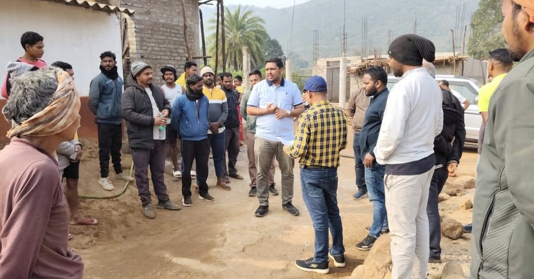 ଦୁର୍ଗମ ବେଲଘର ଅଞ୍ଚଳ ବୁଲି ସମସ୍ୟା ବୁଝିଲେ ଜିଲ୍ଲାପାଳ 1 ଦୁର୍ଗମ ବେଲଘର ଅଞ୍ଚଳ ବୁଲି ସମସ୍ୟା ବୁଝିଲେ ଜିଲ୍ଲାପାଳ