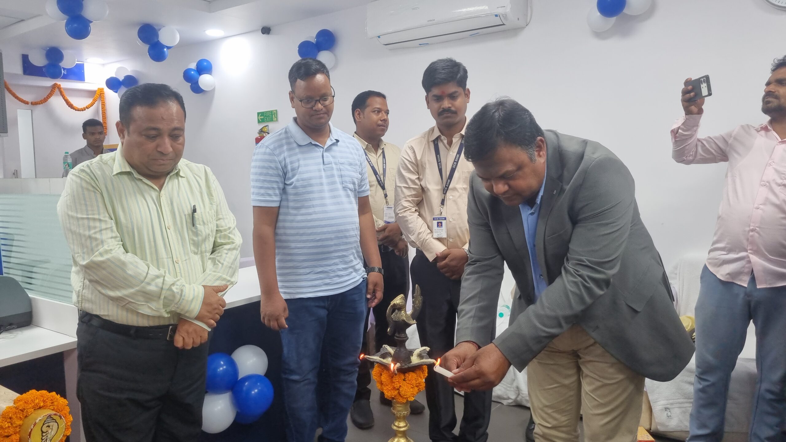 ବାଲିଗୁଡାରେ ଡିସିବି ବ୍ୟାଙ୍କର ନୂତନ ଶାଖା ଉଦ୍ଘାଟିତ 2 ବାଲିଗୁଡାରେ ଡିସିବି ବ୍ୟାଙ୍କର ନୂତନ ଶାଖା ଉଦ୍ଘାଟିତ