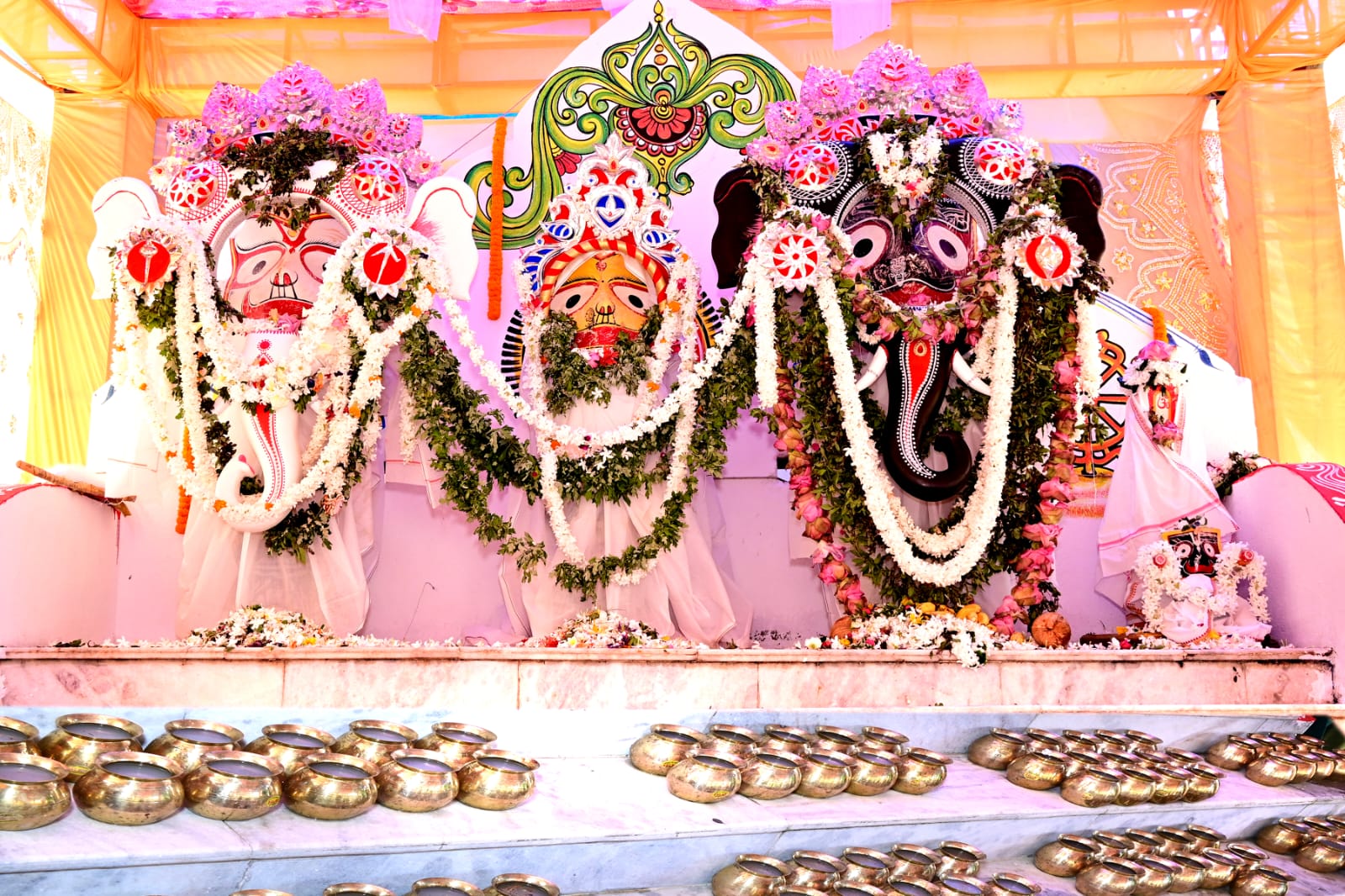 ବାଲିଗୁଡ଼ାରେ ଭକ୍ତିମୟ ପରିବେଶରେ ପାଳିତ ଦେବସ୍ନାନ ପୂର୍ଣ୍ଣିମା, ୧୦୮ ଗରା ସୁବାସିତ ଜଳରେ ମହାପ୍ରଭୁଙ୍କ ମହାସ୍ନାନ
