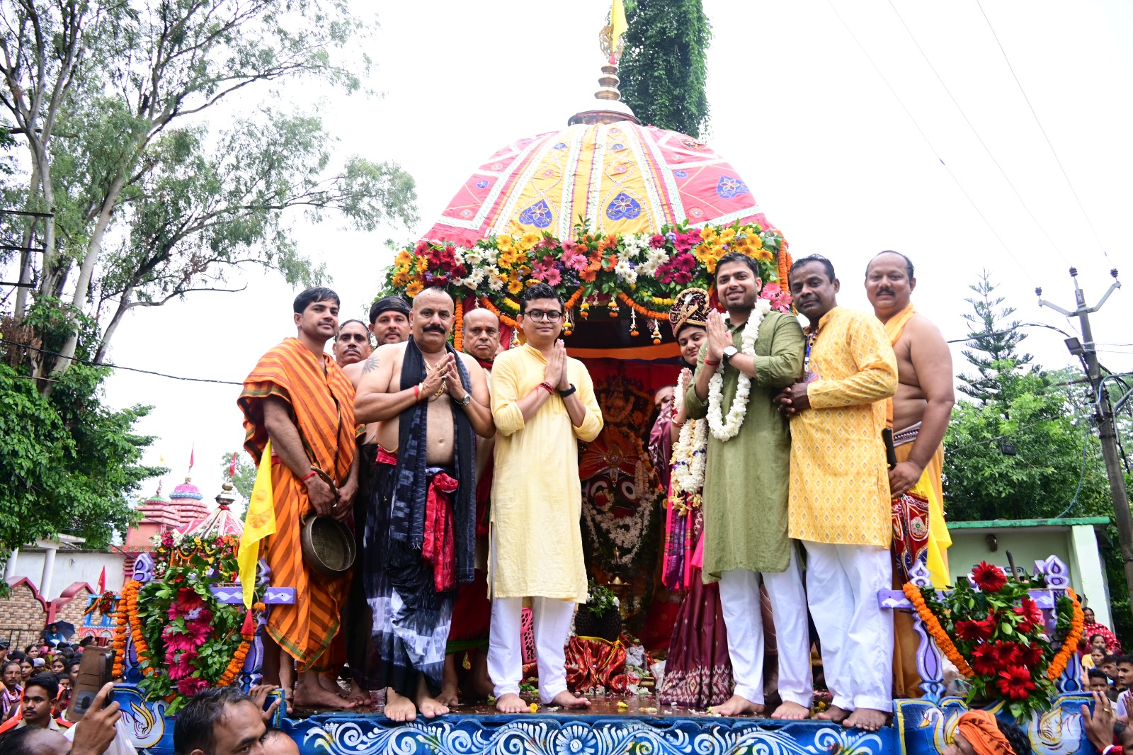 ଝିପିଝିପି ବର୍ଷା ମଧ୍ୟରେ ବାଲିଗୁଡ଼ାରେ ମହାସମାରୋହରେ ପାଳିତ ହେଲା ରଥଯାତ୍ରା 4 ଝିପିଝିପି ବର୍ଷା ମଧ୍ୟରେ ବାଲିଗୁଡ଼ାରେ ମହାସମାରୋହରେ ପାଳିତ ହେଲା ରଥଯାତ୍ରା