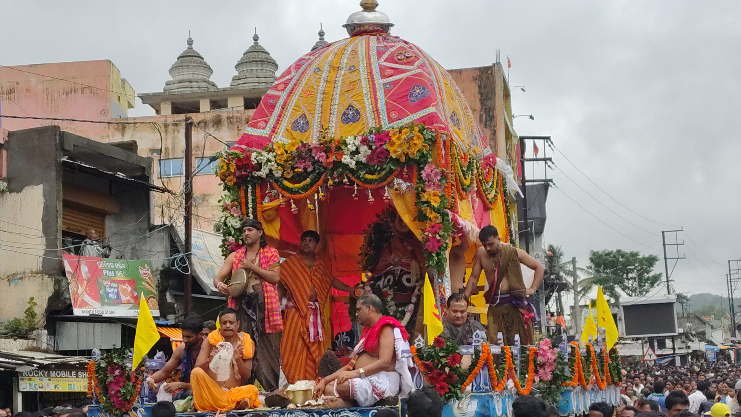 ଝିପିଝିପି ବର୍ଷା ମଧ୍ୟରେ ବାଲିଗୁଡ଼ାରେ ମହାସମାରୋହରେ ପାଳିତ ହେଲା ରଥଯାତ୍ରା 9 ଝିପିଝିପି ବର୍ଷା ମଧ୍ୟରେ ବାଲିଗୁଡ଼ାରେ ମହାସମାରୋହରେ ପାଳିତ ହେଲା ରଥଯାତ୍ରା