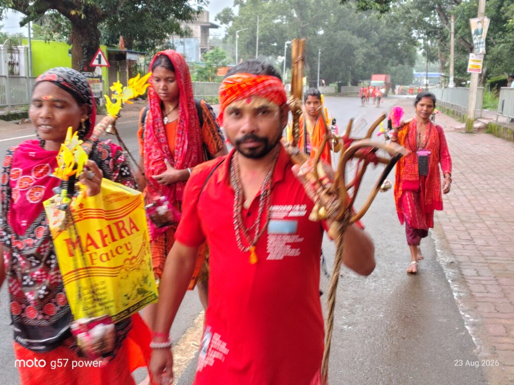ଶ୍ରାବଣର ଶେଷ ସୋମବାରରେ କନ୍ଧମାଳର ବିଭିନ୍ନ ଶୈବପୀଠରେ ଭକ୍ତଙ୍କ ଅପାର ସମାଗମ 3 ଶ୍ରାବଣର ଶେଷ ସୋମବାରରେ କନ୍ଧମାଳର ବିଭିନ୍ନ ଶୈବପୀଠରେ ଭକ୍ତଙ୍କ ଅପାର ସମାଗମ
