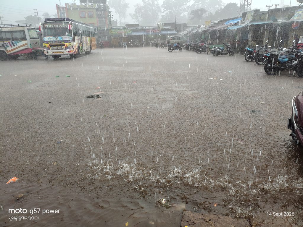 ବାଲିଗୁଡ଼ାରେ ଅଚାନକ ବର୍ଷାର ତାଣ୍ଡବ :ପାର୍ବଣର ଉତ୍ସବ ମଧ୍ୟରେ ଅଧଘଣ୍ଟା ଧରି ଗମନାଗମନ ପ୍ରଭାବିତ 1 ବାଲିଗୁଡ଼ାରେ ଅଚାନକ ବର୍ଷାର ତାଣ୍ଡବ :ପାର୍ବଣର ଉତ୍ସବ ମଧ୍ୟରେ ଅଧଘଣ୍ଟା ଧରି ଗମନାଗମନ ପ୍ରଭାବିତ