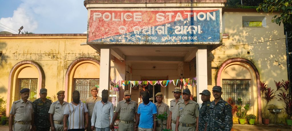 ଯାତ୍ରୀବାହୀ ବସ୍ରେ ଗଞ୍ଜେଇ ଚାଲାଣ୬୩ କେଜି ୩୦୦ ଗ୍ରାମ ଗଞ୍ଜେଇ ଜବତ, ୩ ବସ୍ କର୍ମଚାରୀ ଗିରଫ 1 ଯାତ୍ରୀବାହୀ ବସ୍ରେ ଗଞ୍ଜେଇ ଚାଲାଣ୬୩ କେଜି ୩୦୦ ଗ୍ରାମ ଗଞ୍ଜେଇ ଜବତ, ୩ ବସ୍ କର୍ମଚାରୀ ଗିରଫ