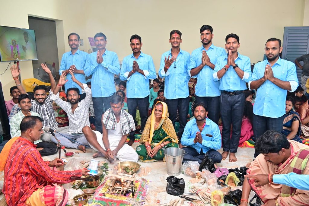 ବାଲିଗୁଡ଼ାରେ ଧୁମ୍ଧାମରେ ବିଶ୍ୱକର୍ମା ପୂଜା ପାଳିତ 2 ବାଲିଗୁଡ଼ାରେ ଧୁମ୍ଧାମରେ ବିଶ୍ୱକର୍ମା ପୂଜା ପାଳିତ