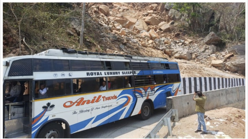 ସମ୍ଭାବ୍ୟ ବାତ୍ୟା ଓ ପ୍ରବଳ ବର୍ଷାକୁ ନେଇ ପ୍ରଶାସନର ସତର୍କତା କଳିଙ୍ଗା ଘାଟିରେ ୨୩ ଓ ୨୪ ତାରିଖ ଯାତାୟାତ ବନ୍ଦ 2 ସମ୍ଭାବ୍ୟ ବାତ୍ୟା ଓ ପ୍ରବଳ ବର୍ଷାକୁ ନେଇ ପ୍ରଶାସନର ସତର୍କତା କଳିଙ୍ଗା ଘାଟିରେ ୨୩ ଓ ୨୪ ତାରିଖ ଯାତାୟାତ ବନ୍ଦ
