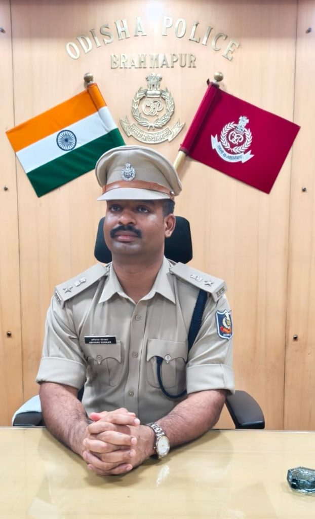 ବ୍ରହ୍ମପୁର ନୂତନ ଏସ୍.ପି ଭାବେ ଦାୟିତ୍ଵ ଗ୍ରହଣ ଅଭିନବ ସୋନକର 1 ବ୍ରହ୍ମପୁର ନୂତନ ଏସ୍.ପି ଭାବେ ଦାୟିତ୍ଵ ଗ୍ରହଣ ଅଭିନବ ସୋନକର