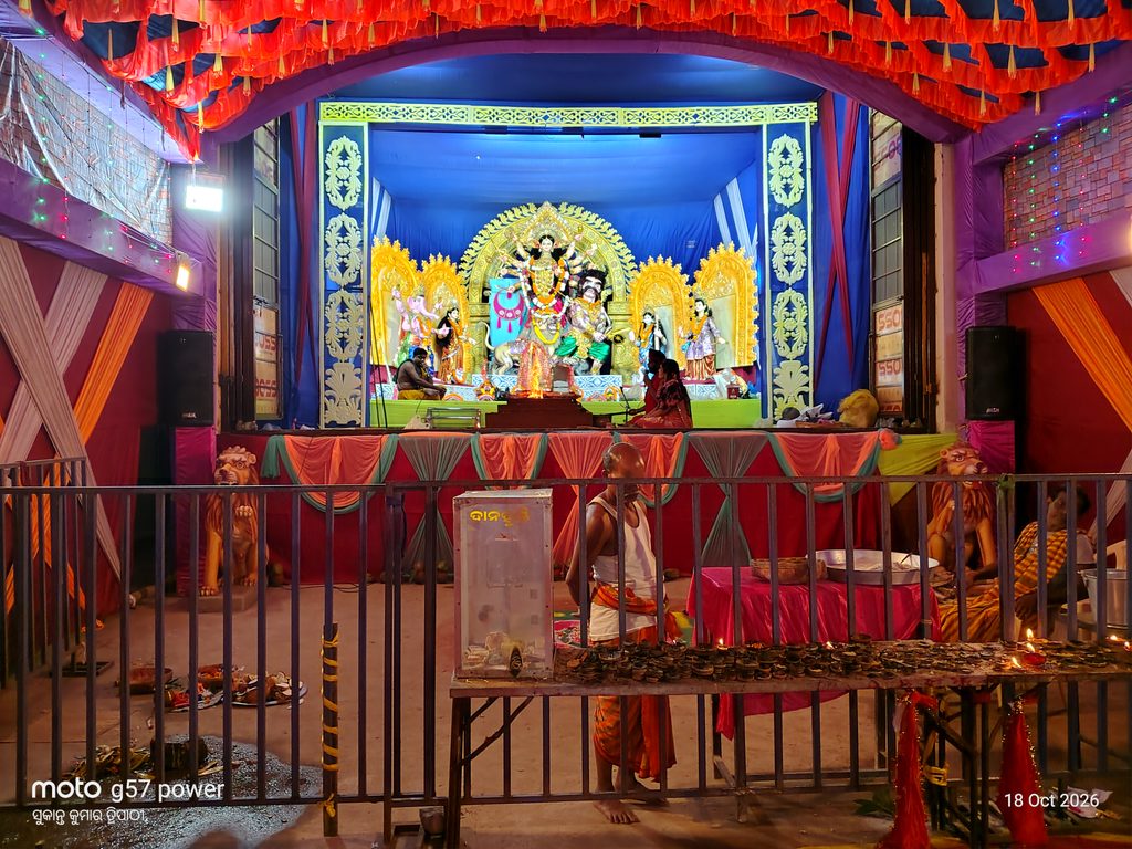ମା’ ପାଟଖଣ୍ଡାଙ୍କ ପୀଠରେ ମହାଗୌରୀ ବେଶ ଦର୍ଶନ, ଭକ୍ତଙ୍କ ସମାଗମରେ ମୁଖରିତ ମନ୍ଦିର ପରିସର 1 ମା’ ପାଟଖଣ୍ଡାଙ୍କ ପୀଠରେ ମହାଗୌରୀ ବେଶ ଦର୍ଶନ, ଭକ୍ତଙ୍କ ସମାଗମରେ ମୁଖରିତ ମନ୍ଦିର ପରିସର
