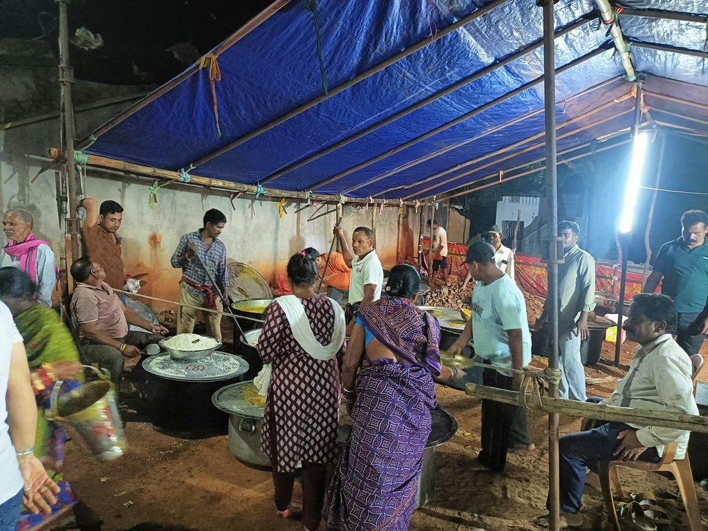 ନୂଆସାହିରେ ମା’ ଜୟ ଦୁର୍ଗାଙ୍କ ମହାଷ୍ଟମୀ ପୂଜା, ଅନ୍ନପ୍ରସାଦ ପାଇଲେ ଶ୍ରଦ୍ଧାଳୁ 3 ନୂଆସାହିରେ ମା’ ଜୟ ଦୁର୍ଗାଙ୍କ ମହାଷ୍ଟମୀ ପୂଜା, ଅନ୍ନପ୍ରସାଦ ପାଇଲେ ଶ୍ରଦ୍ଧାଳୁ