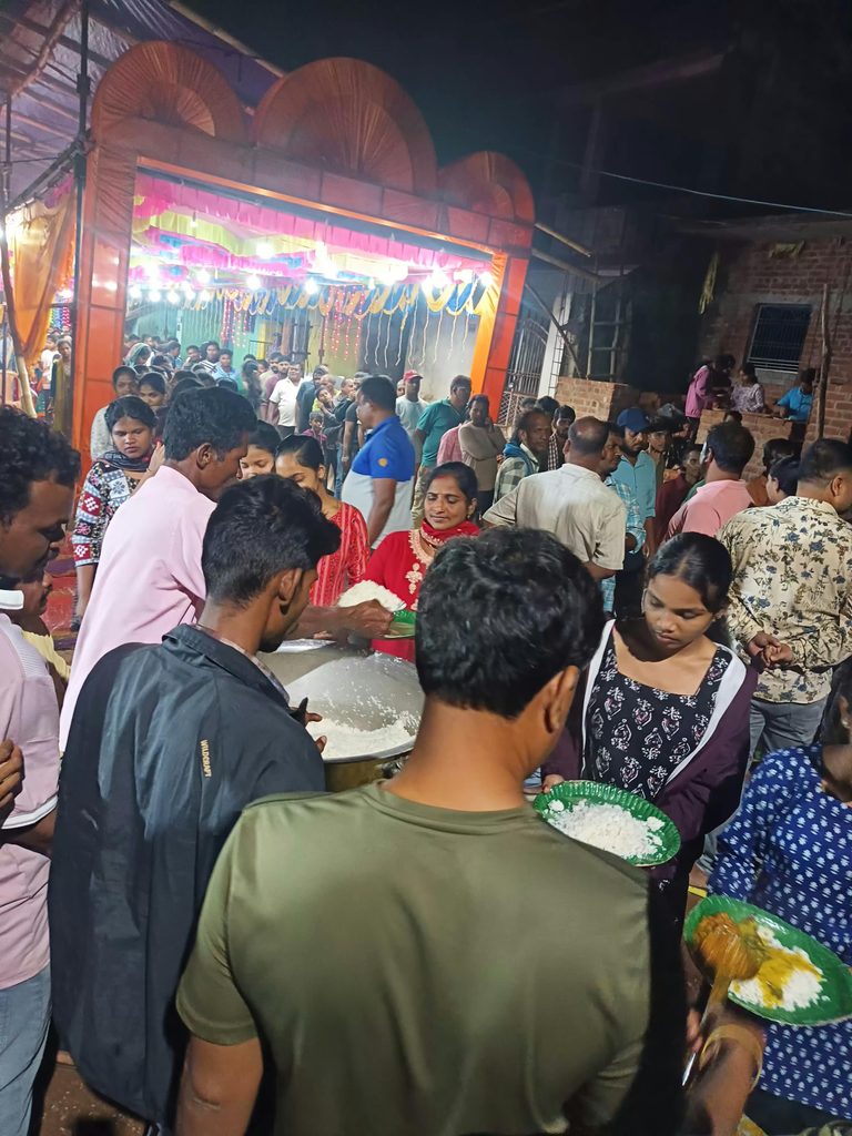 ନୂଆସାହିରେ ମା’ ଜୟ ଦୁର୍ଗାଙ୍କ ମହାଷ୍ଟମୀ ପୂଜା, ଅନ୍ନପ୍ରସାଦ ପାଇଲେ ଶ୍ରଦ୍ଧାଳୁ 1 ନୂଆସାହିରେ ମା’ ଜୟ ଦୁର୍ଗାଙ୍କ ମହାଷ୍ଟମୀ ପୂଜା, ଅନ୍ନପ୍ରସାଦ ପାଇଲେ ଶ୍ରଦ୍ଧାଳୁ